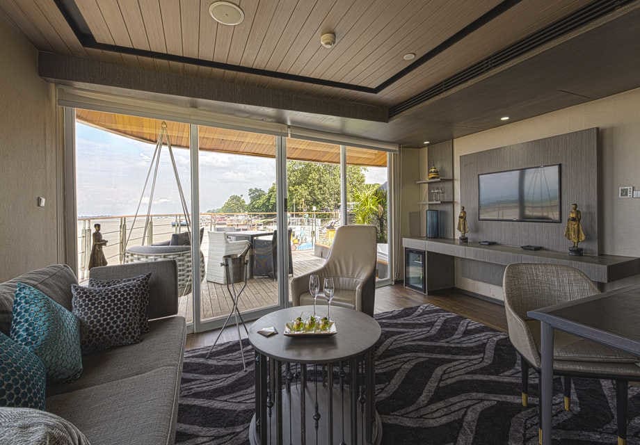 Scenic Aura Royal Panorama Suite 6